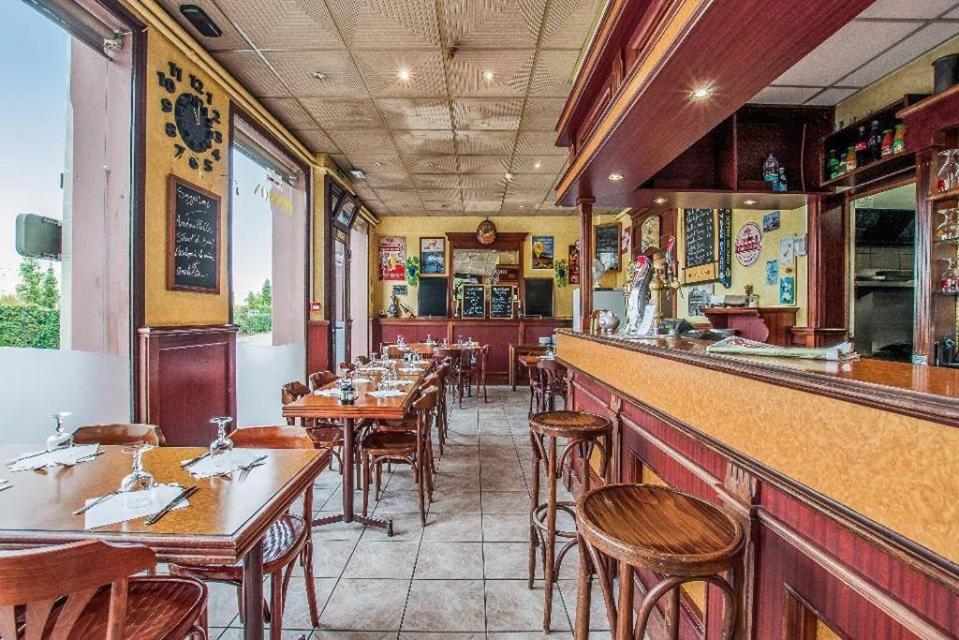 兰斯 Aux Bons Amis酒店 外观 照片